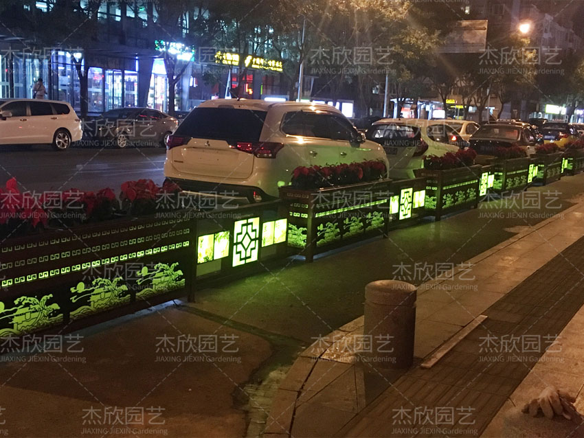 這款道路花箱，不僅美觀還能亮化