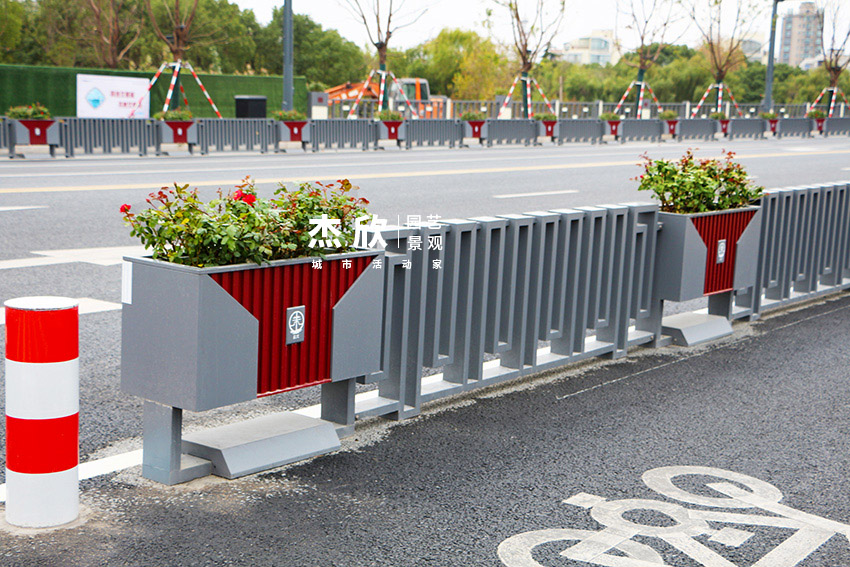道路護(hù)欄花箱有兩種你能區(qū)分嗎？