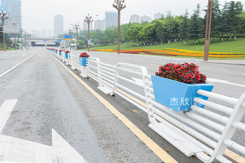哪些道路護欄花箱值得選？
